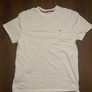 TOMMY HILFIGER WHITE TEE SMALL